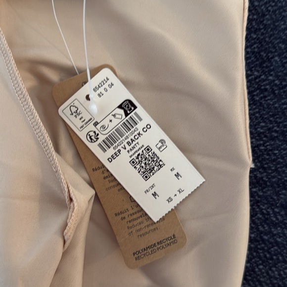 Deep V Shapewear Shorts - Picture 4 of 5